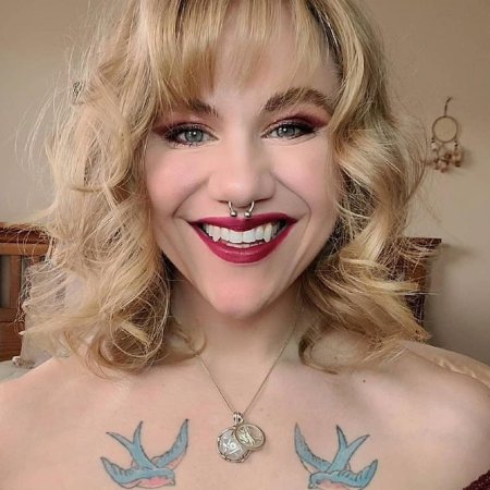 Люди с клыками от природы