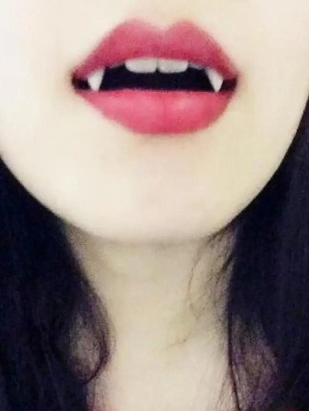 Девушки с клыками красивые