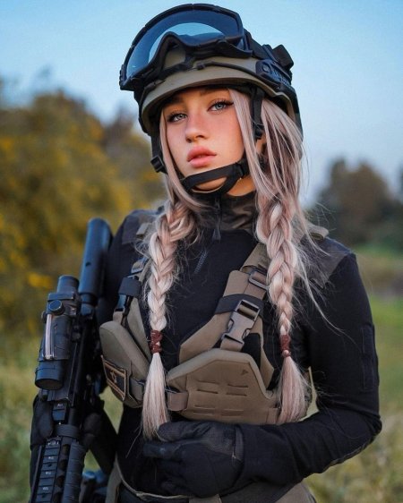 Девушка военной форме