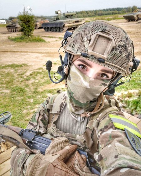 Елена Делигиоз страйкбол в маске