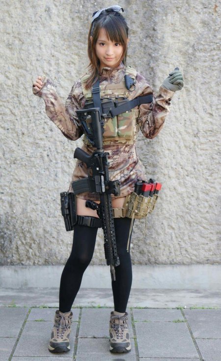 Японки в военной форме