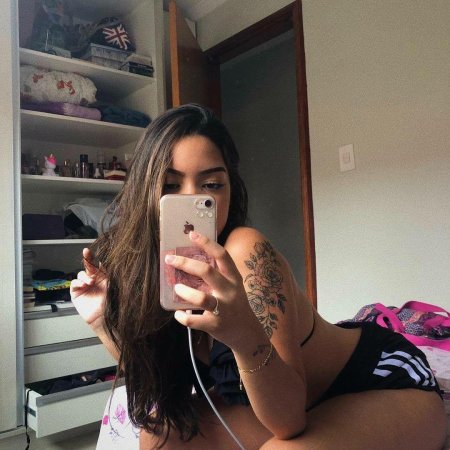 Селфи головой девушки