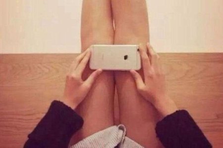 Девушка с новым айфоном