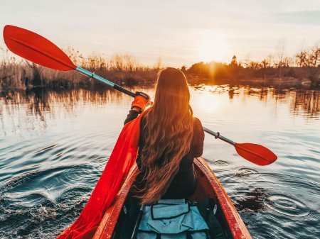 Девушка в лодке