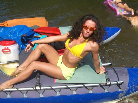 Девушка на байдарке