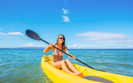 Девушка на байдарке