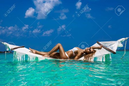 Девушка блондинка на Мальдивах