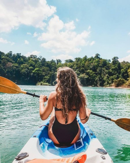 Девушка на каяке