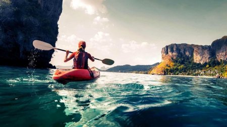 Девушка на каяке