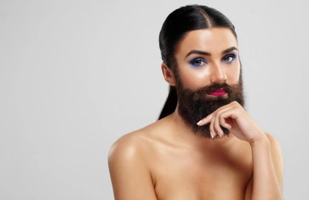 Девушка с бородой