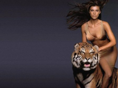 Девушка и тигр