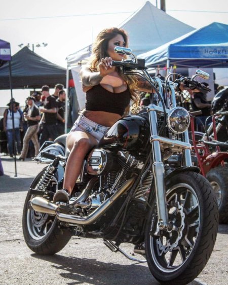 Харли Дэвидсон и девушки