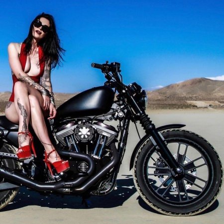 Харли Дэвидсон и девушки