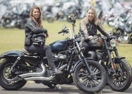 Женский Харлей Дэвидсон мотоцикл