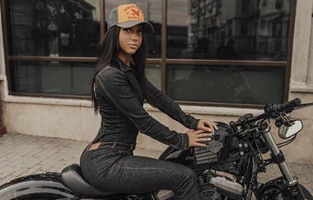 Женский Харлей Дэвидсон мотоцикл