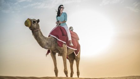 Женщина на верблюде