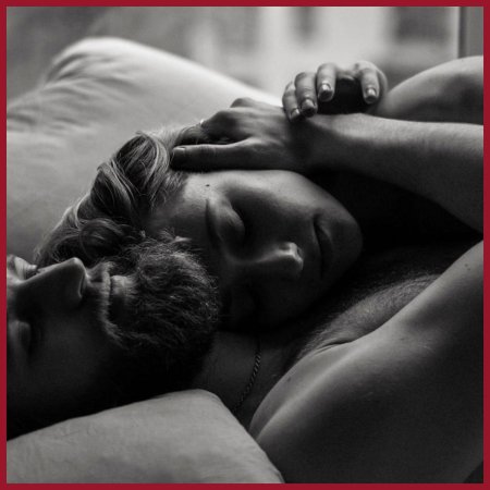 Объятия лежа