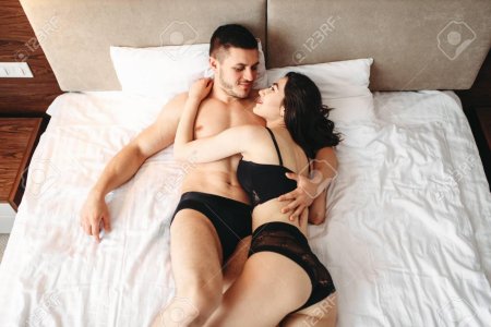 Мужчина в постели