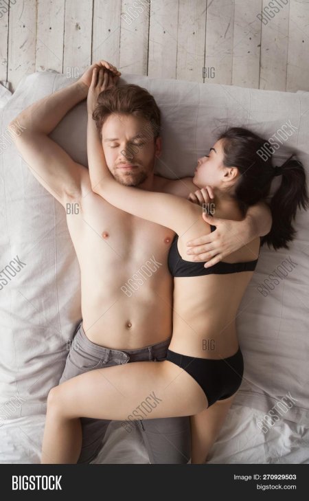 Обнимашки в постели