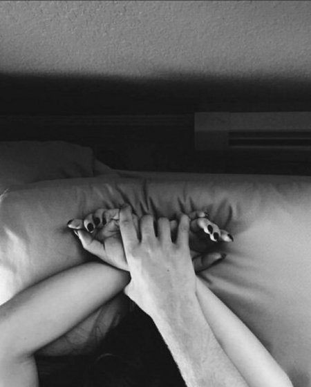 Руки в постели