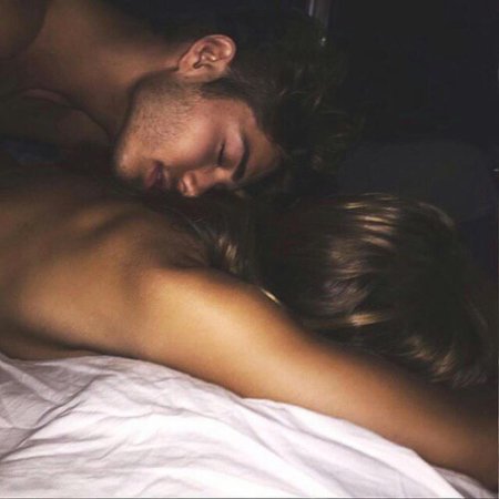 Парочка в постели