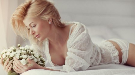 Милая нежная девушка