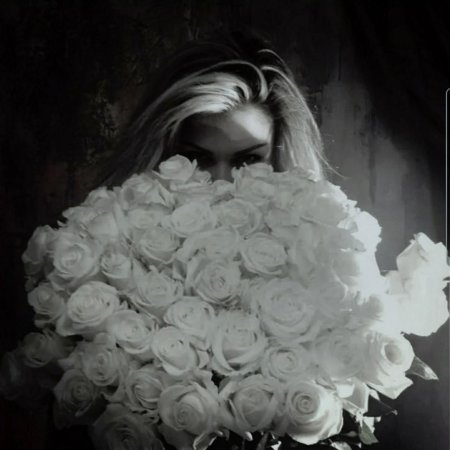 Девушка с цветами