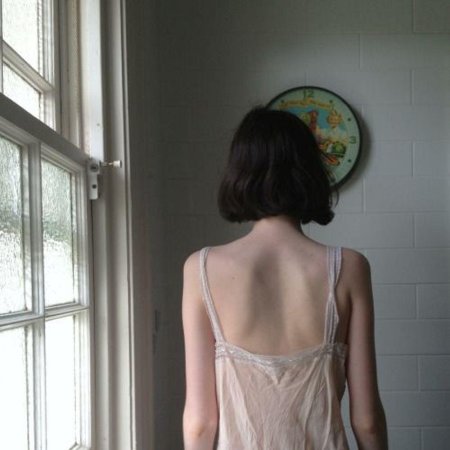 Бледные худые девушки