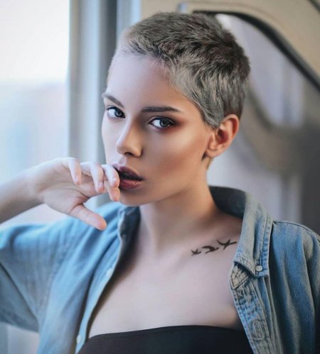 Ультракороткие женские стрижки 2022