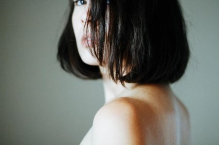 Девушка с каре