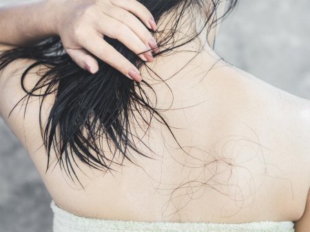 Волосы на спине у женщин
