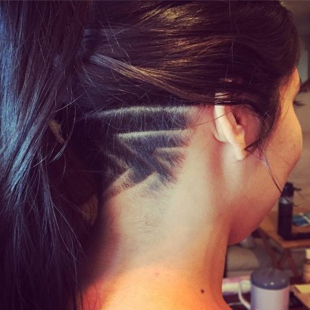 Бритый затылок на длинные волосы