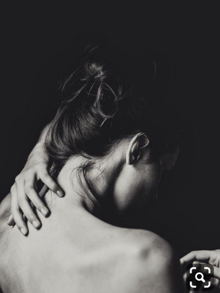 Женское тело черно белое