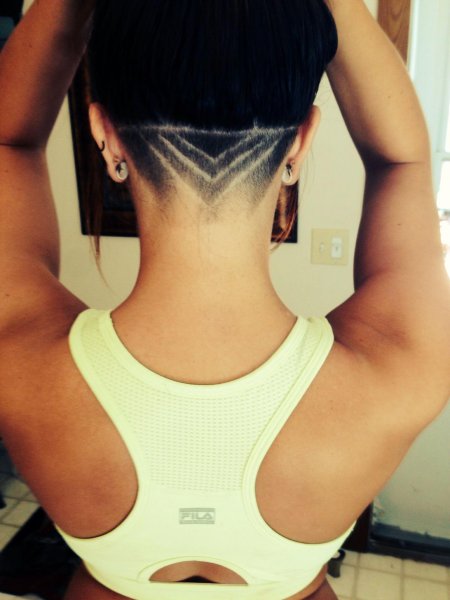 Прически с бритым затылком