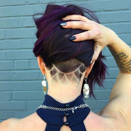 Выбритый затылок