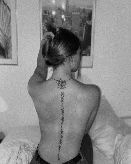 Татуировки женские на спине позвоночник