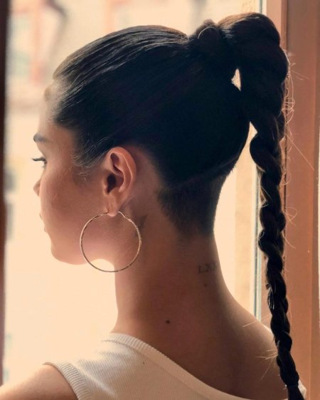 Селена Гомес хвост 2021