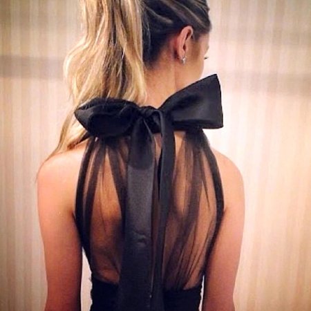 Прическа с бантом