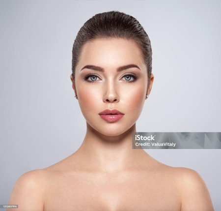 Female model, head, frontal