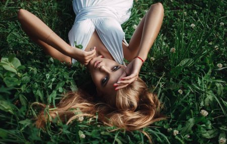 Девушки летом