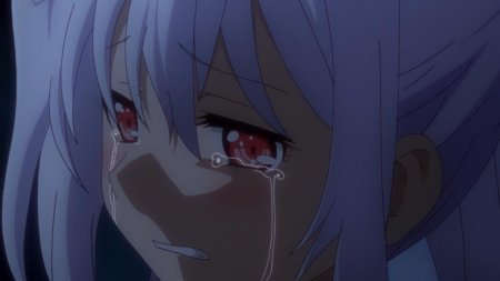 Пластиковые воспоминания Айла плачет