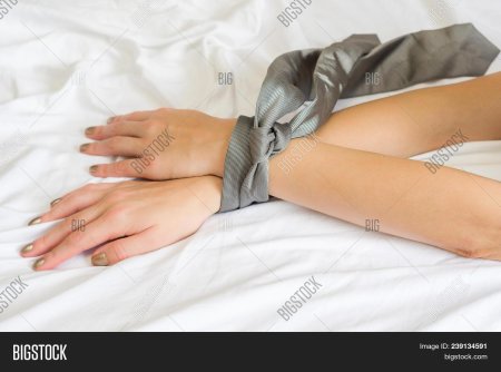 Связанные руки и ноги