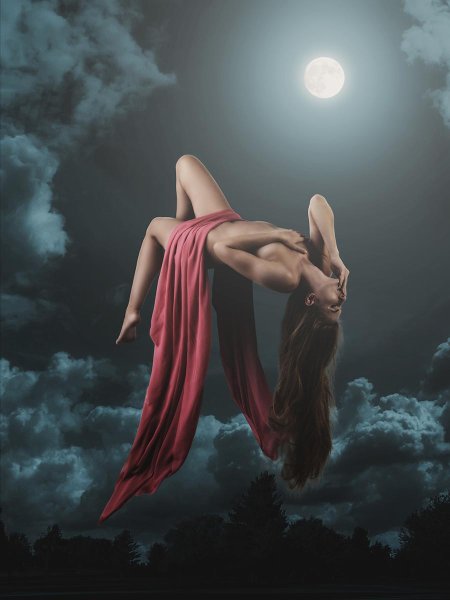 Девушка летает