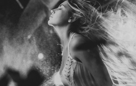 Девушка наслаждение