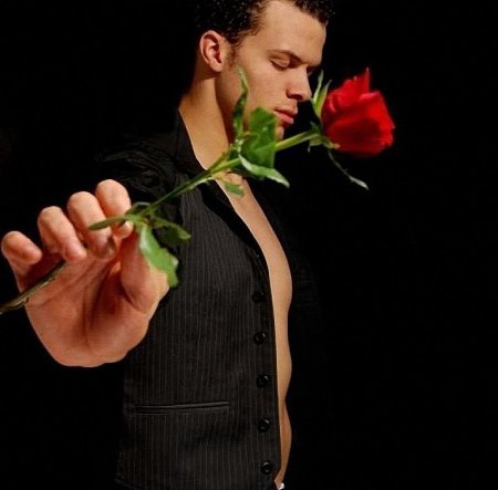 Парень с цветами