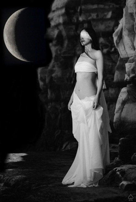 Девушка луна