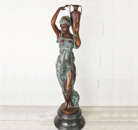 Статуэтка девушка с кувшином