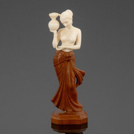 Статуэтка девушка