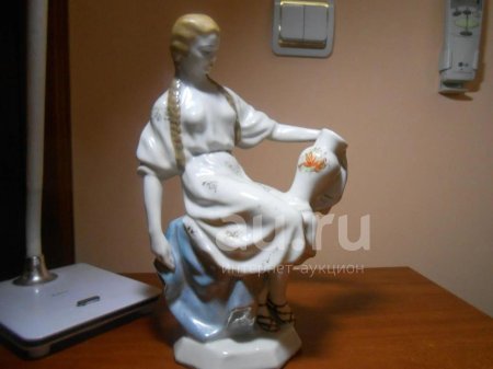 Статуэтка ЗХК девушка с кувшином