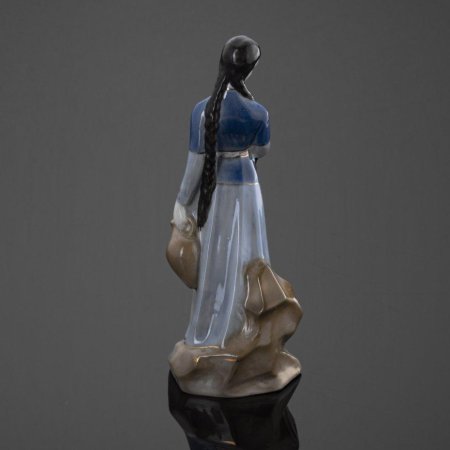 Фарфоровая статуэтка ссср